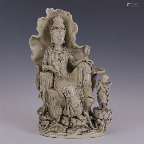 CHINESE PORCELAIN WHITE GLAZE SEATED GUANYIN WITH BOY