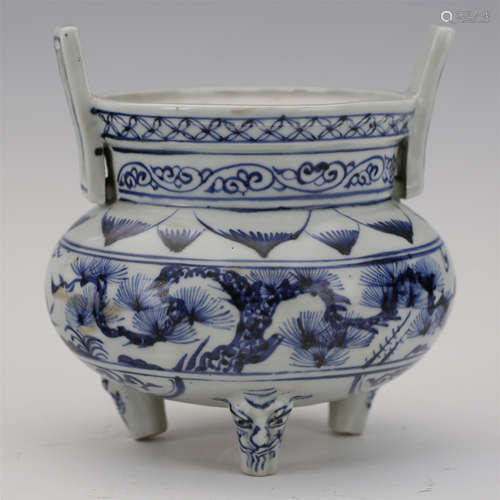 CHINESE PORCELAIN BLUE AND WHITE TRIPLE FEET CENSER