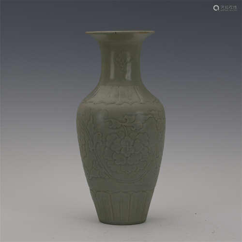 CHINESE PORCELAIN YUEYAO KILN VASE