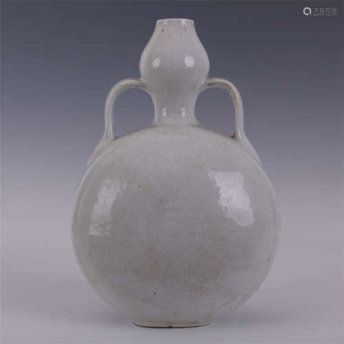 CHINESE PORCELAIN WHTIE GLAZE GOURD MOONFLASK VASE