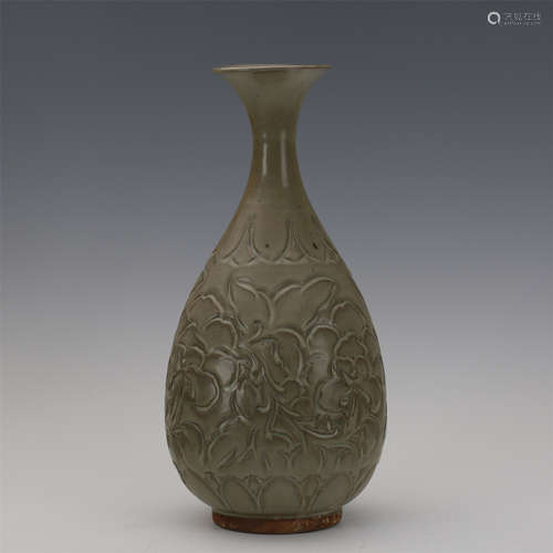 CHINESE PORCELAIN YAOZHOU KILN ENGRAVED FLOWER YUHUCHUN VASE