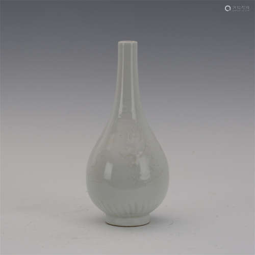 CHINESE PORCELAIN WHITE GLAZE DRAGON VASE