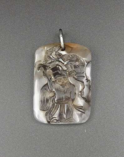 CHINESE AGATE PENDANT CARVED SCHOLAR