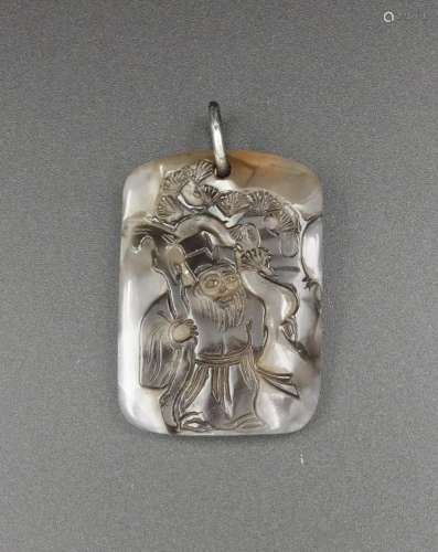 CHINESE AGATE PENDANT CARVED SCHOLAR