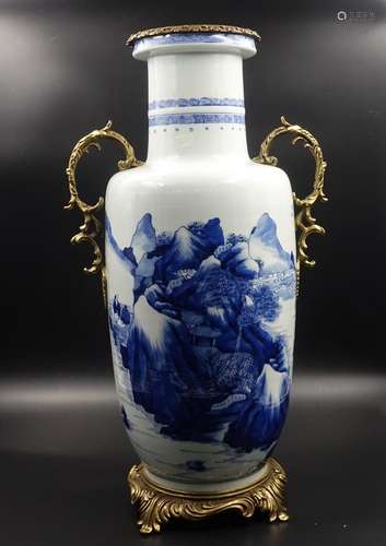 CHINESE BLUE AND WHITE PORCELAIN ROULEAU VASE