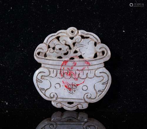 CHINESE QING DYNASTY JADEITE PENDANT