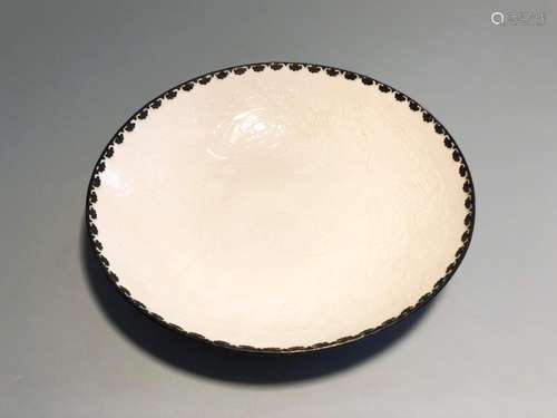 CHINESE DING STYLE PORCELAIN BOWL