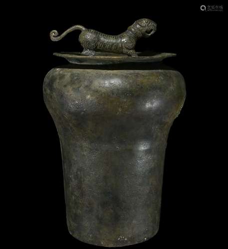 Chinese bronze vase