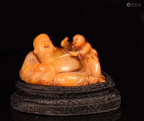 A TIANHUANG SOAPSTONE CARVED BUDDHA STATUE