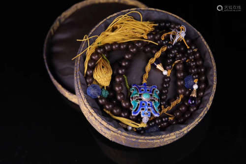 A CHENXIANG WOOD BEADS STRING NECKLACE