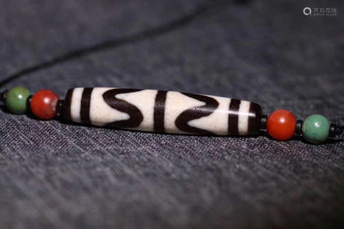 A TOOTH PATTERN TIBETAN DZI BEAD