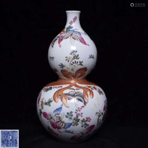 A FAMILLE-ROSE DOUBLE-GOURD SHAPED VASE WITH MARK