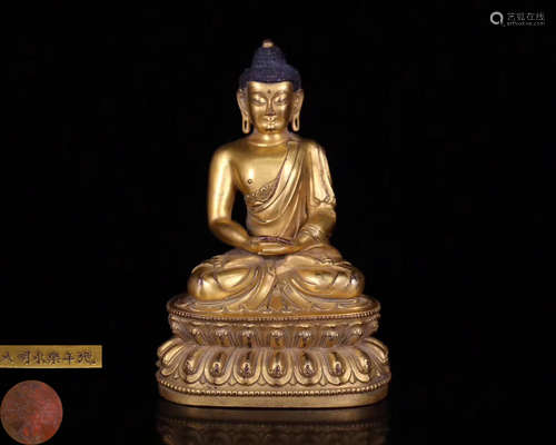 A GILT BRONZE MOLDED SHAKYAMUNI BUDDHA STATUE