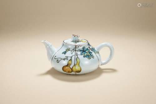 CHINESE QING DYNASTY FAMILLE ROSE TEA POT