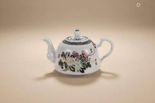 CHINESE REPUBLIC PERIOD FAMILLE ROSE TEA POT