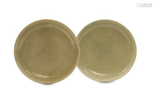 A CHINESE PAIR OF INCISED CELADON DISHES. Qing Dynasty, 18th Century. The interior of each with a