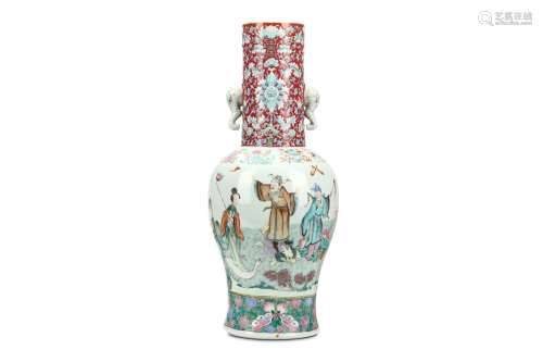 A LARGE CHINESE FAMILLE ROSE ‘IMMORTALS’ VASE. Qing Dynasty With wide shoulders, waisted at the