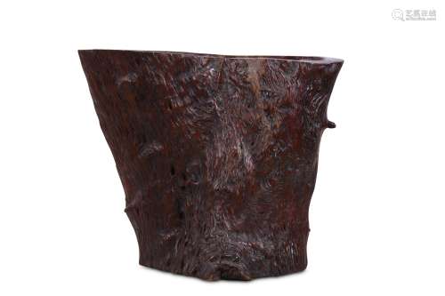 A LARGE CHINESE ‘ROOT’ BRUSH POT. Qing Dynasty. The gnarled root section of uneven conical form