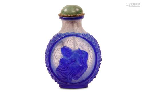 AN OVERLAY BLUE ‘LOHANS’ SNUFF BOTTLE. Qing Dynasty, Tongzhi mark and of the period. The rounded