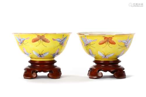 A PAIR OF CHINESE YELLOW GROUND ‘BUTTERFLY’ BOWLS. 20th Century. The rounded sides rising to an