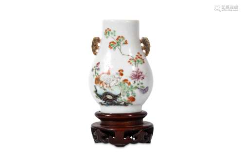 A CHINESE MINIATURE ‘COCKERELS’ VASE, HU. 19th / 20th Century Painted on one side with cockerels on