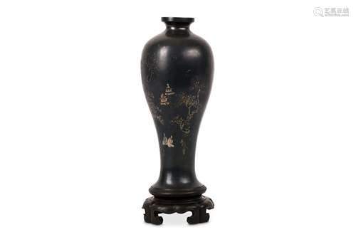 A CHINESE ‘SHEN SHAO’AN’ LACQUERED WOOD VASE. Early 20th Century. Of slender baluster form, on a