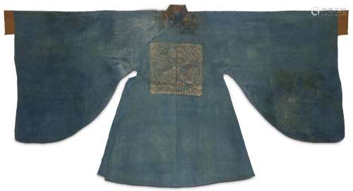 A CHINESE BLUE SILK ROBE. Yuan to early Ming Dynasty. The wide sleeved gown with a rank badge to