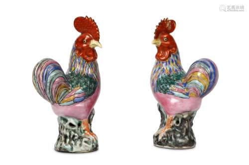 A PAIR OF CHINESE FAMILLE ROSE COCKERELS. Qing Dynasty, Qianlong. Brightly enamelled standing in