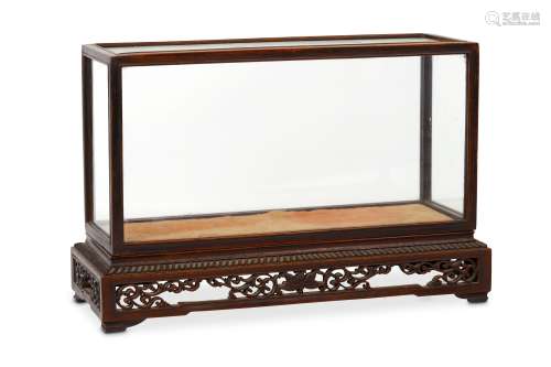 A CHINESE HARDWOOD AND GLASS DISPLAY CASE. 19th / 20th Century. 23cm H x 35cm wide. 十九 / 二十世紀
