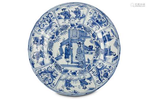 A CHINESE BLUE AND WHITE 'KRAAK PORSELEIN' DISH. Ming dynasty. Decorated with a central roundel