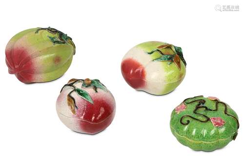 A COLLECTION OF FOUR CHINESE PORCELAIN ‘FRUIT’ BOXES AND COVERS. Qing Dynasty, 18th / 19th Century.