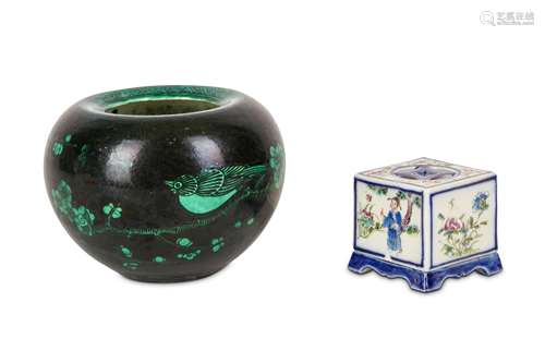 A CHINESE BLACK GROUND GREEN-GLAZED WASHER, TOGETHER WITH A SQUARE CENSER. Qing Dynasty, and later.