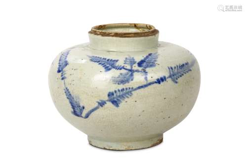 A BLUE AND WHITE JAR. Korea, 19th Century. Decorated with fern leaves, 18cm H. 朝鮮十九世紀   青花罐