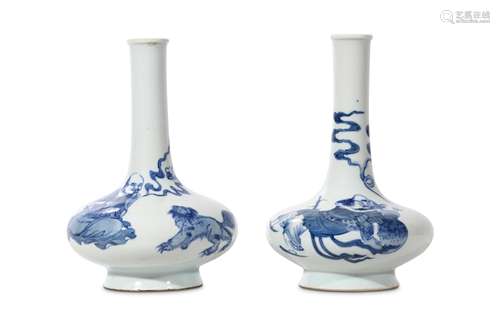 A NEAR PAIR OF CHINESE BLUE AND WHITE 'LOHAN' VASES. 20-21cm H. (2) 青花繪羅漢長頸瓶兩隻