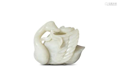 A CHINESE WHITE JADE CARVING OF A BIRD. 18th / 19th Century. The bird seated with the legs tucked