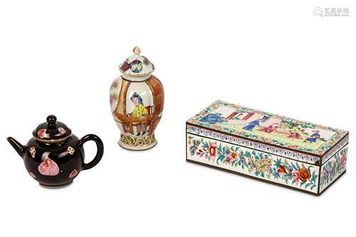 A CHINESE TEA CADDY AND COVER, TEAPOT AND COVER AND A CANTON ENAMEL BOX. Qing Dynasty. 9-14cm H, 19