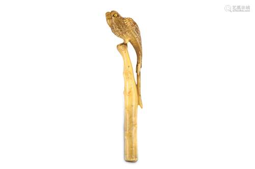 A RHINOCEROS HORN 'BIRD OF PREY' CANE END. First quarter of 20th Century. Carved to depict a bird