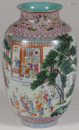 A CHINESE FAMILLE ROSE DECORATED PORCELAIN VASE