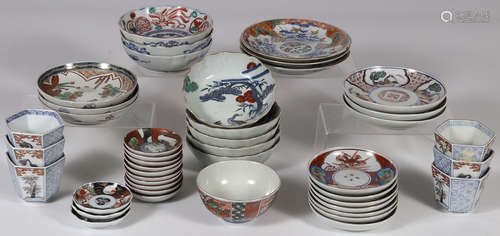 44 PIECES OF JAPANESE IMARI PORCELAIN, MEIJI