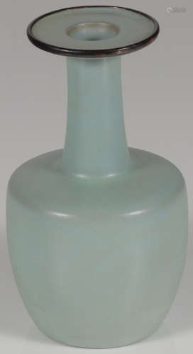 A CHINESE GREEN GLAZED VASE