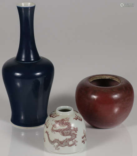 A GROUP OF CHINESE PORCELAIN VESSELS