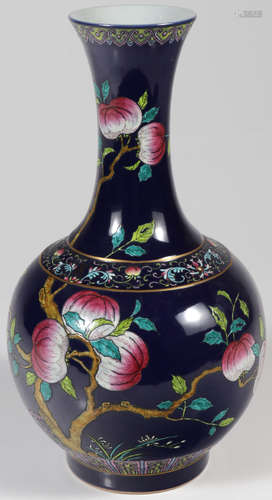 AN IMPRESSIVE CHINESE PORCELAIN FLORAL VASE