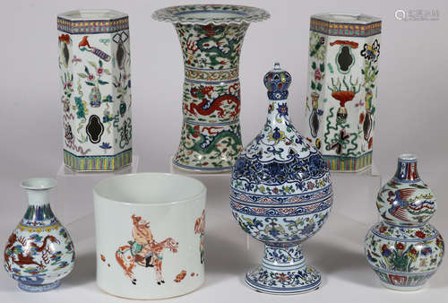 SIX PIECES OF CHINESE PORCELAIN