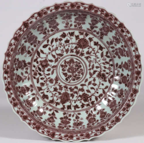 A LARGE CHINESE PORCELAIN CHARGER