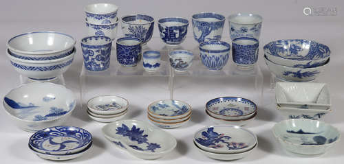 38 PIECES OF JAPANESE IMARI PORCELAIN, MEIJI