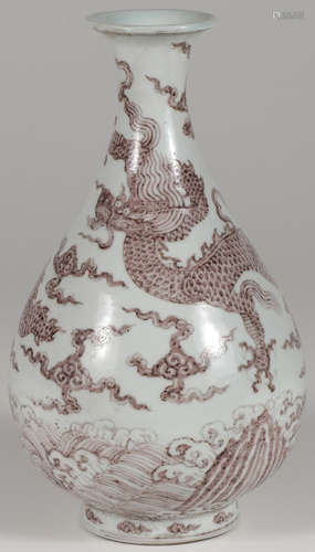 A CHINESE PORCELAIN DRAGON VASE