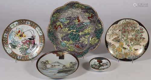 FIVE PIECES OF JAPANESE PORCELAIN, MEIJI PERIOD