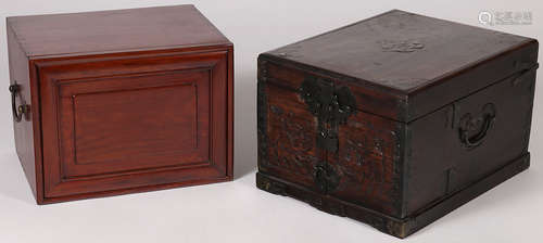 A PAIR OF CHINESE WOOD TRAVELING BOXES