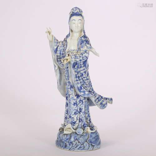 CHINESE BLUE AND WHITE PORCELAIN GUANYIN
