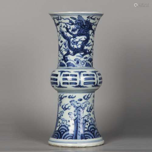 CHINESE BLUE AND WHITE PORCELAIN GU VASE